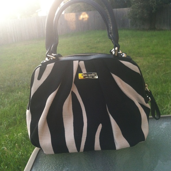 kate spade Handbags - 🎉Kate Spade "kinsey" zebra print crossbody