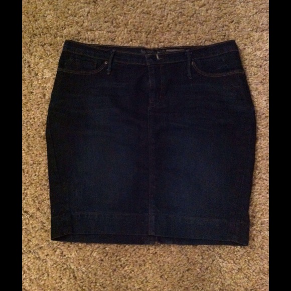 *SOLD* Banana Republic jean pencil skirt