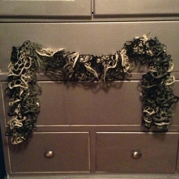 HANDMADE SCARF! - Picture 2 of 2