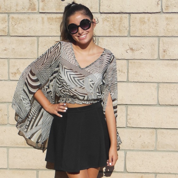 Flowy crop top SOLD - Picture 2 of 3