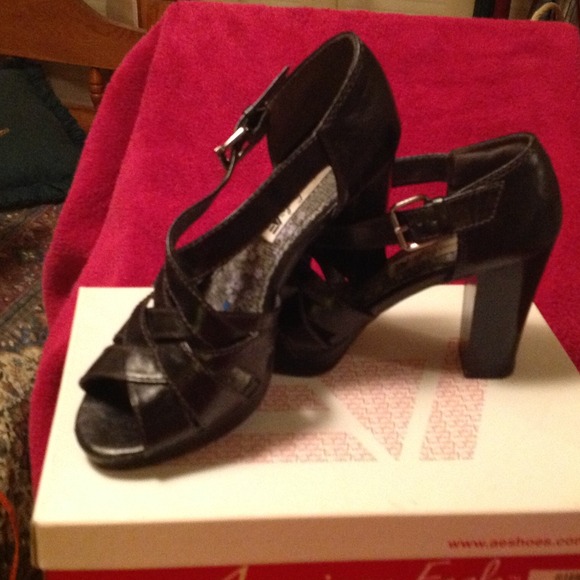 Sandal/Heels ( Noir Lacey)