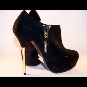 🚫ON HOLD🚫 FOR @kkazi - Forever 21 black pumps