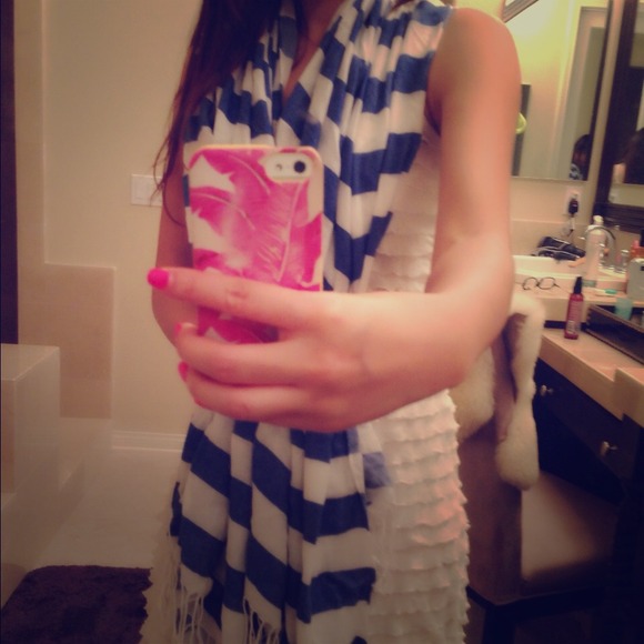 Hollister scarf