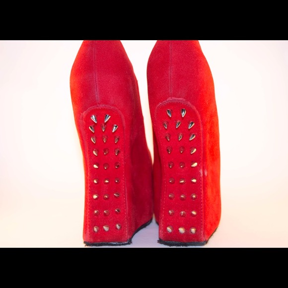 🚫✋RESERVED FOR SHELL143✋🚫HOT RED PUMPS