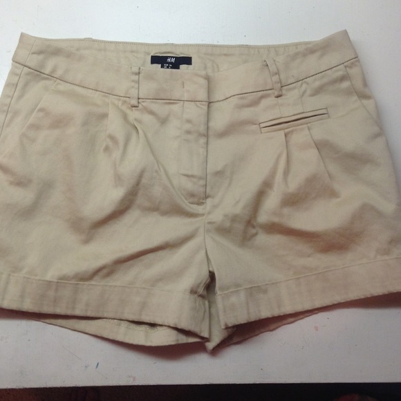 Kaki shorts