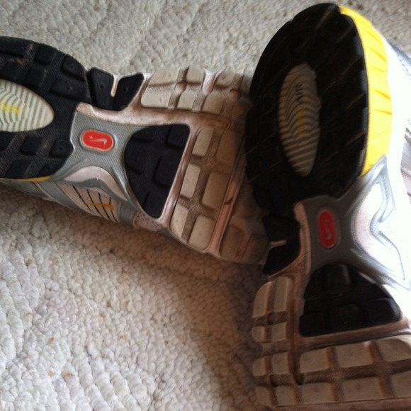 🌼Nike LiveStrong Running Shoes🌼 - Picture 2 of 4