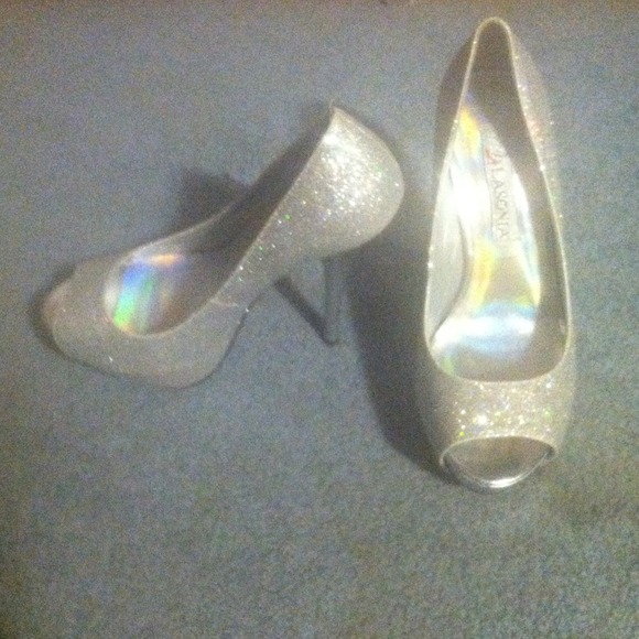 Sparkly LASONIA high heels.
