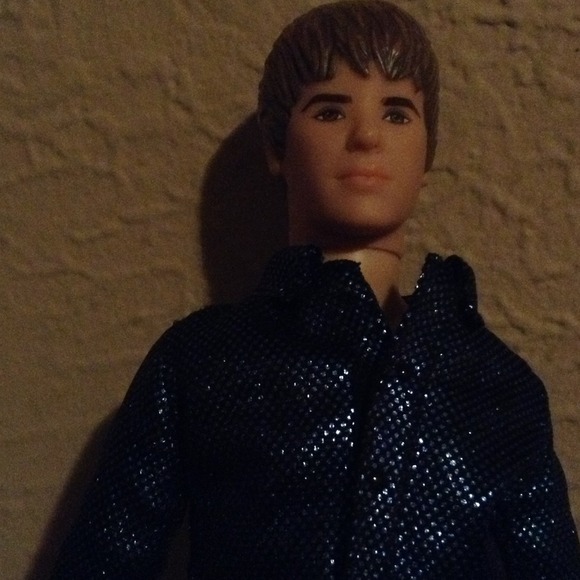 A new Justin bieber doll - Picture 1 of 5