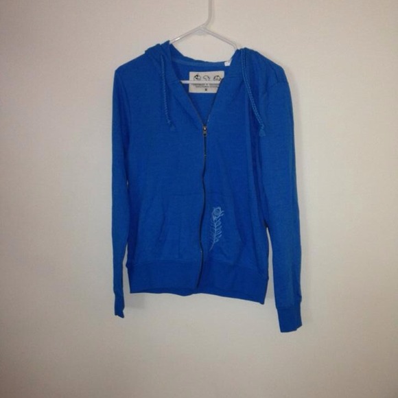 Women's Eco-friendly zip up hoodie.