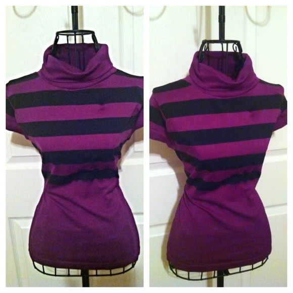 ⬇️💜Sassy plum & black stripe blouse💜