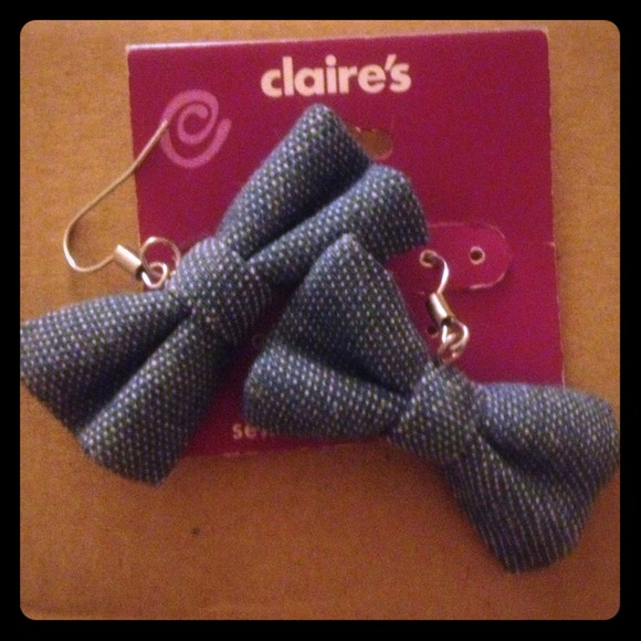 Cute blue bow earrings!!