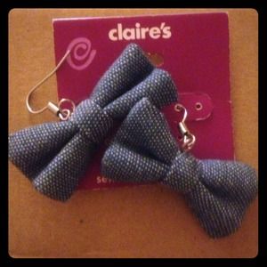 Cute blue bow earrings!!