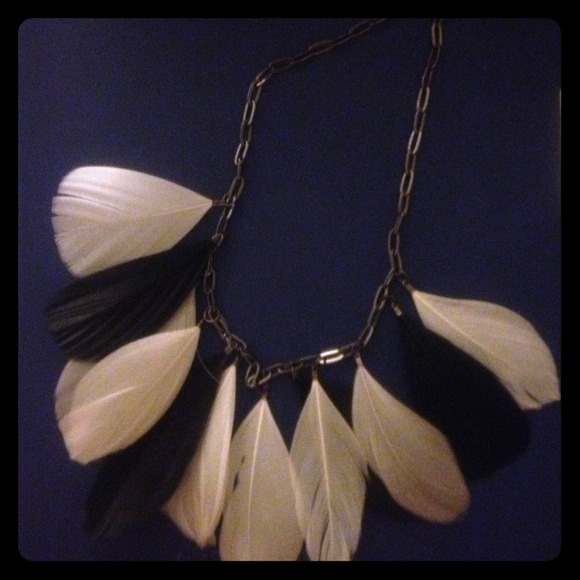 Black and white feather necklace!!