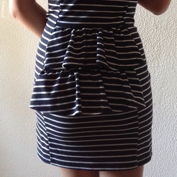 STRIPPED RUFFLE DRESS - Picture 4 of 4