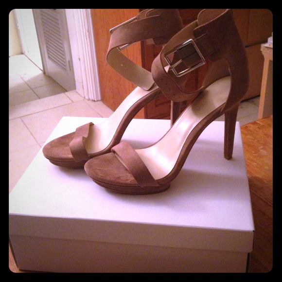 🌟HOST PICK!🌟Calvin Klein suede heels - Picture 1 of 3