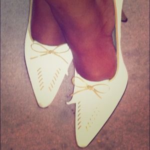 🚫SOLD🚫Casual cream pumps