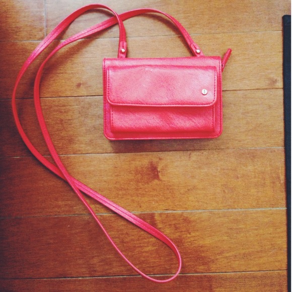 • The Limited Red Cross Body Bag • - Picture 2 of 3
