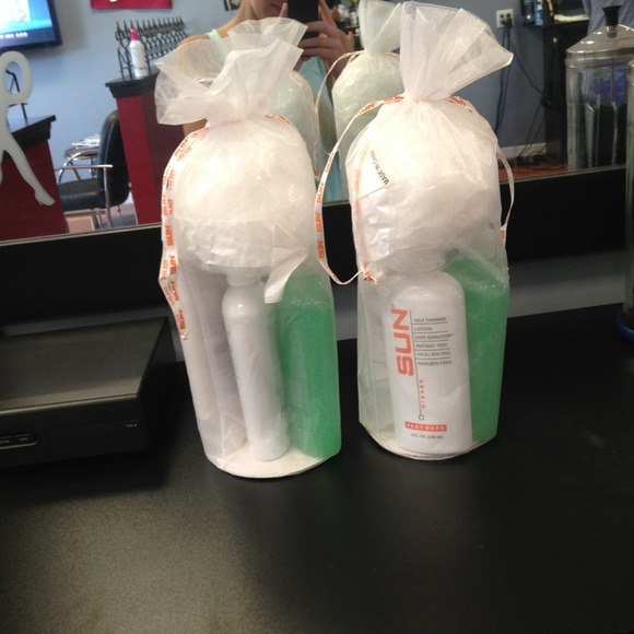 Tanning lotion kit (2available)