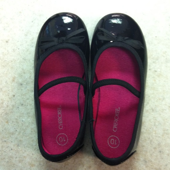 Black patent leather toddler shoes