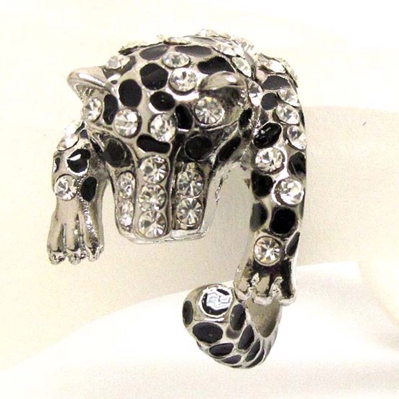 Jewelry - Silver Leopard Hinge stretch ring w/crystal studs