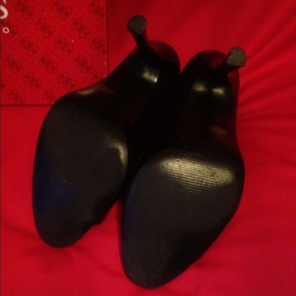 Guess "Patty" black paten leather kitten heels - Picture 4 of 4