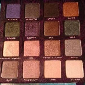 URBAN DECAY EYESHADOW PALLET