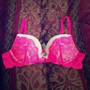 BRAND NEW VICTORIA'S SECRET ANGLE BRA