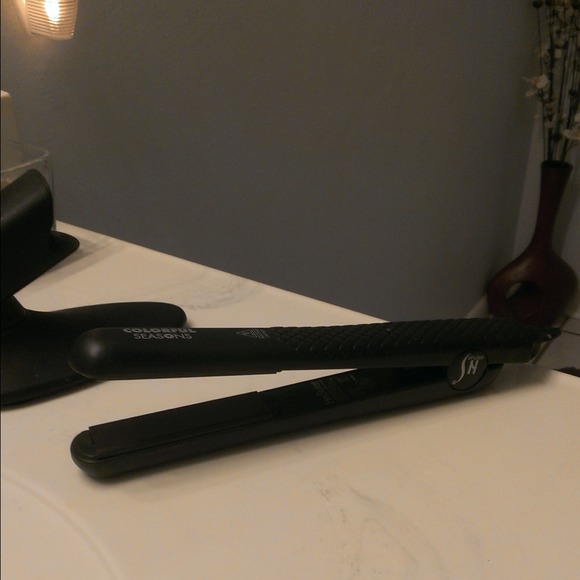 SOLD!! 😊HSI professional 1" ceramic flat iron...