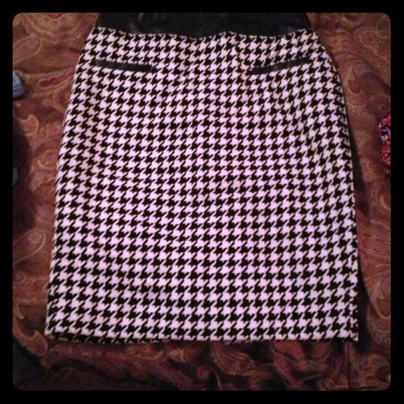 Cynthia Rowley Houndstooth and leather skirt!