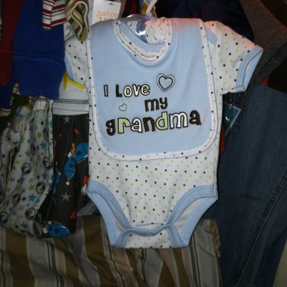 ❌Sold in bundle❌Onesie and bib set