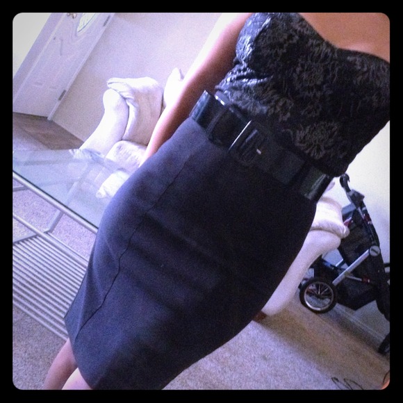💋 Beautiful tube dress w/ black belt 💋