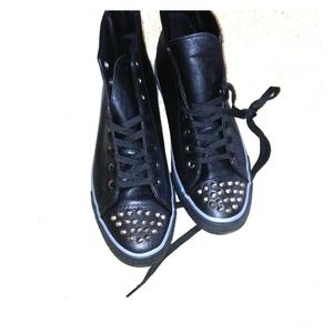 Breckelle's NEW stud sneaker