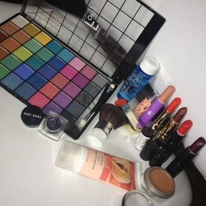 SOLD SOLD SOLD !!!Makeup bundle