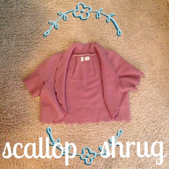 ⛔⛔⛔ SOLD ⛔⛔⛔ Anthropologie Scallop Shrug
