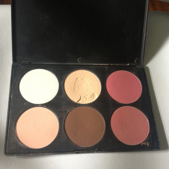 NO TRADES !!!Coastal scents contour blush palette