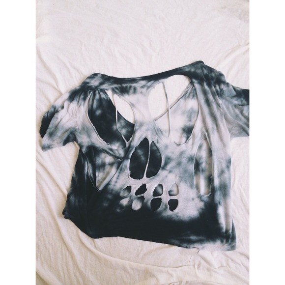 🌴SOLD IN BUNDLE🌴bm tie dye skull cut out crop 💀
