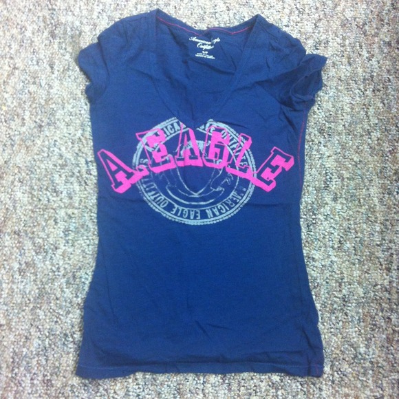❌SOLD❌American Eagle V-neck