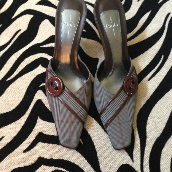 Business style with brown button detail!