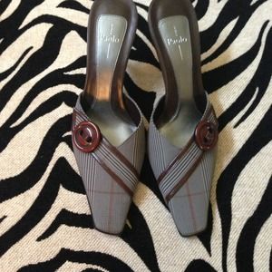 Business style with brown button detail!