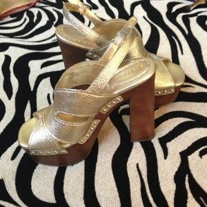Chunky heel BCBG hold heels