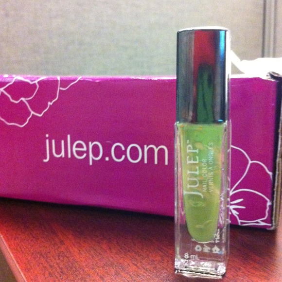 "Francis" color Julep nail lacquer