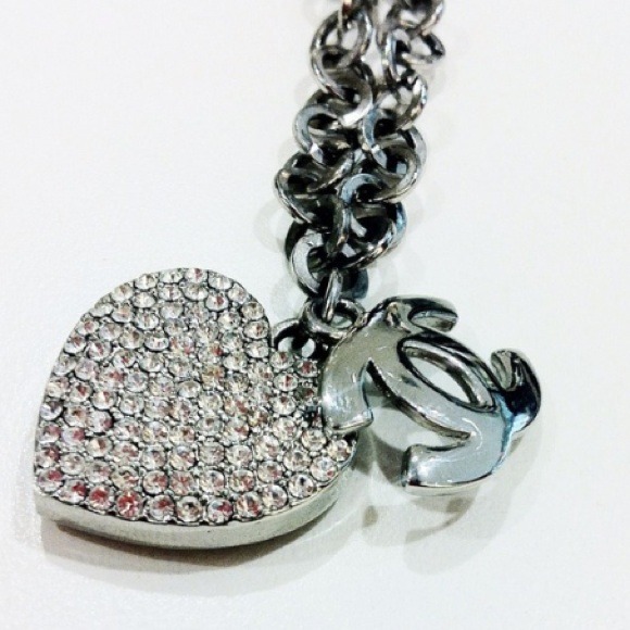 ⭐️RESERVED for @let3030⭐️ Chanel Heart Pendant