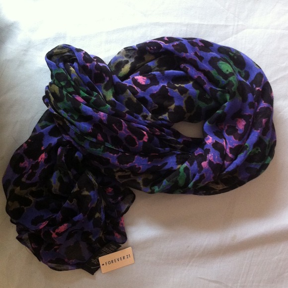 Multi color cheetah printed scarf