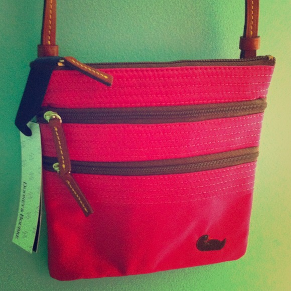 🆕 Dooney & Bourke pink cross body bag