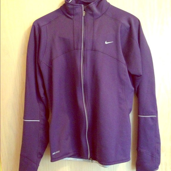 Bundle🌺 Nike jacket and Nike capris