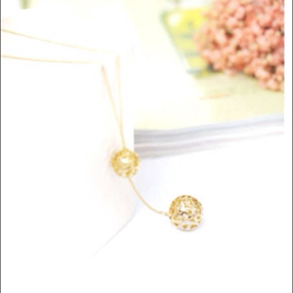 Classic Gold Double Ball Hanging Necklace