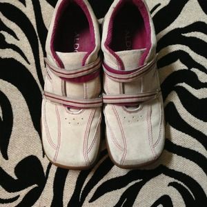 Aldo walking shoes!