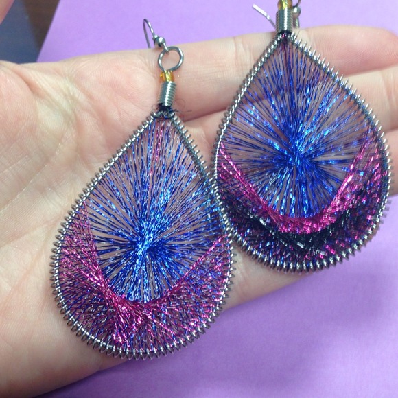 ❌Sold❌Handcrafted thread earrings - Picture 2 of 3