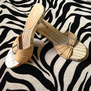 Wood platform with colored stripes