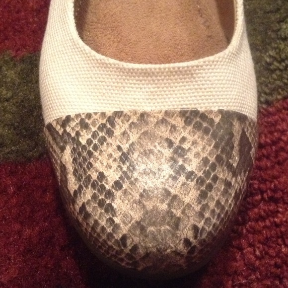 ❌Bundled❌🌞Canvas Flats w/ Snake skin Accents🌞 - Picture 3 of 4